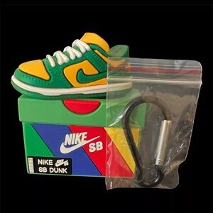 Silicone | 3D Cartoon Sneakers w Keychain | Compatible w AirPods Gen 1 & 2